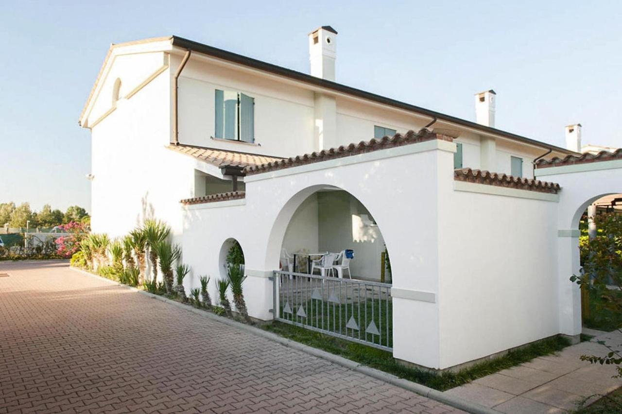Terraced House In The Ca' Del Pino Holiday Complex With Communal Pool In 비비오네 외부 사진